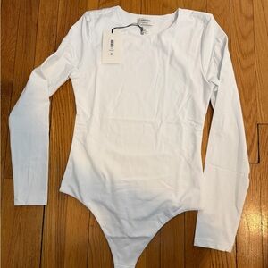 Aritzia Original Contour White Long Sleeve Bodysuit (Open Back) - NWT - Size M